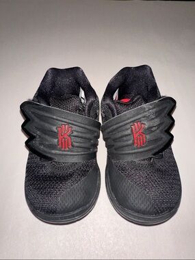 Infant Kyrie 5 Sneakers
